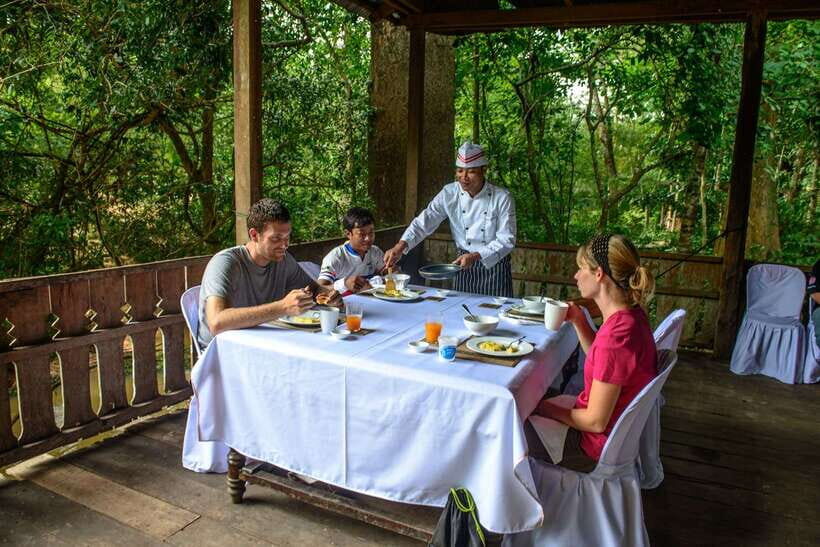 Siem Reap: Bike the Angkor Temples Guided Tour with Lunch