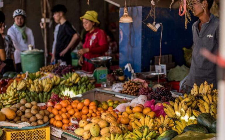 Siem Reap: Night Market Street Food Tour with Dinner - Exploring Siem Reap’s Night Market with a Food Tour