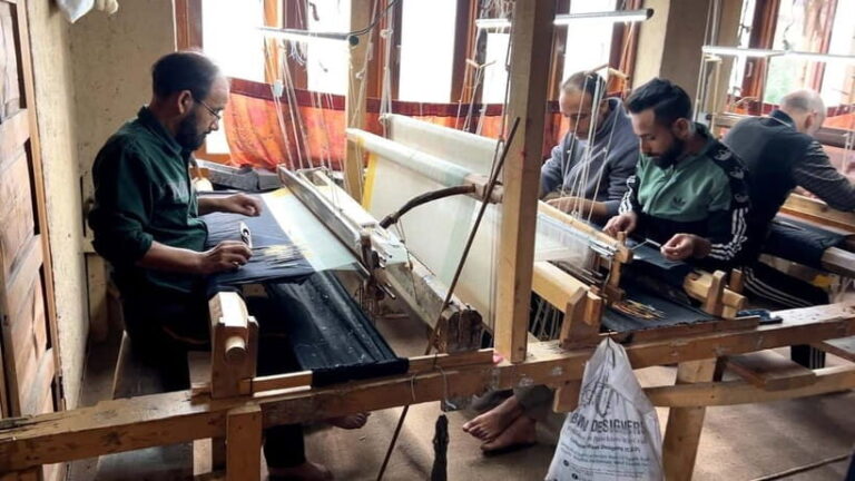 Srinagar: Cashmere Pashmina Craft Tour with Master Artisans - The Sum Up