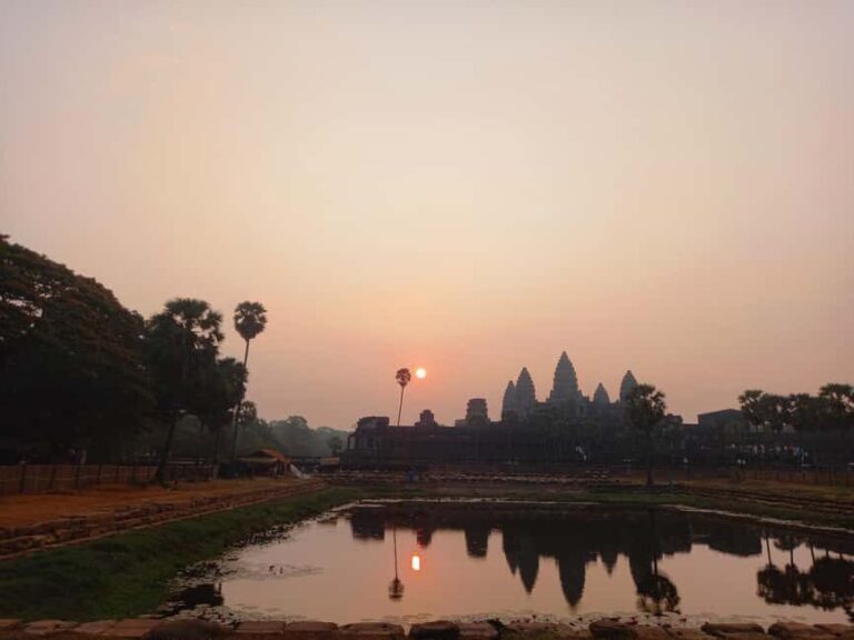 Sunrise at Angkor Wat, explore other temples with a Spanish tour guide. - Exploring the Day in Detail