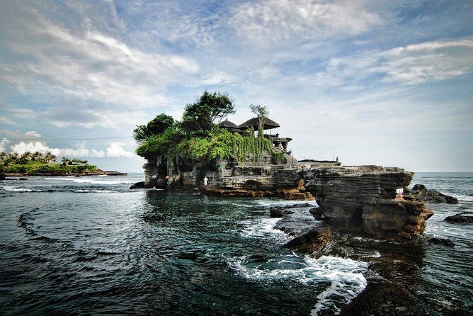 Tanah Lot Temple and Uluwatu Temple Tour with Shopping - Detailed Review of the Tour
