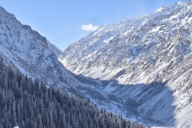 The dazzling winter hike at the Ala Archa National Park - Who This Tour Is Best For