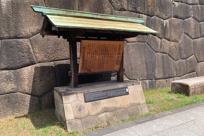 Tokyo Imperial Palace Historical Walk and Food Tasting Tour - Exploring the Heart of Tokyo’s Historic Roots