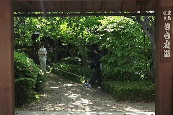 TOKYO: Tailored Gardens Tour with Pro Gardener by E-bike FULL-DAY - The Itinerary: What to Expect