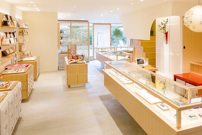 Traditional Japanese Kanzashi Making Experience in Kyoto - Who Will Love This?