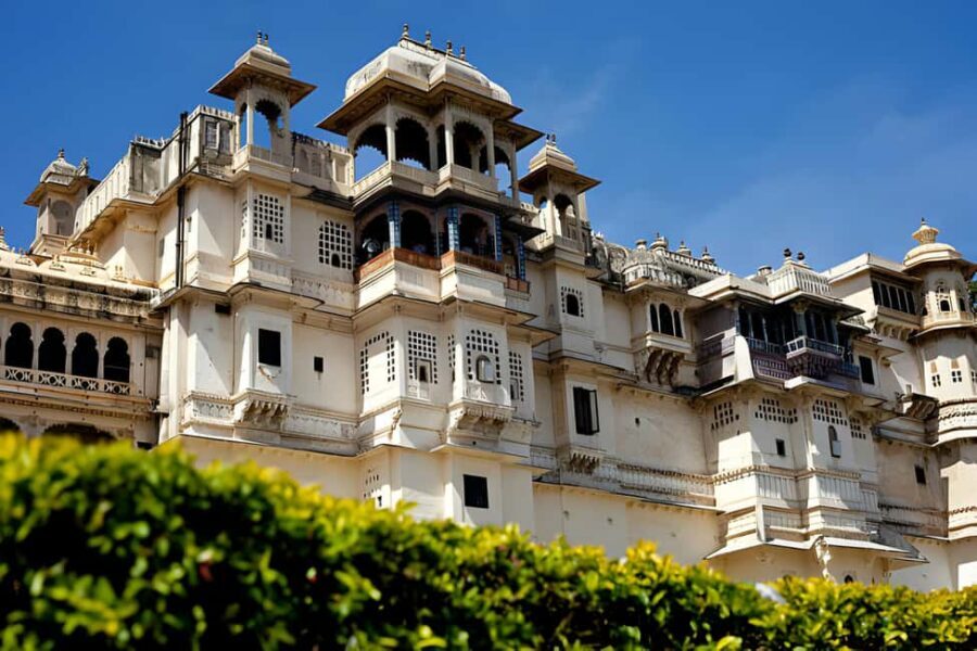 Udaipur Full Day City tour with Boat Ride and Lunch - Who Should Consider This Tour?