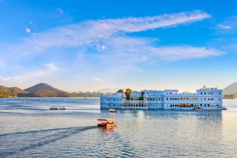 Udaipur: Highlights of Udaipur, Guided Half-Day Car Tour - Practical tips for travelers