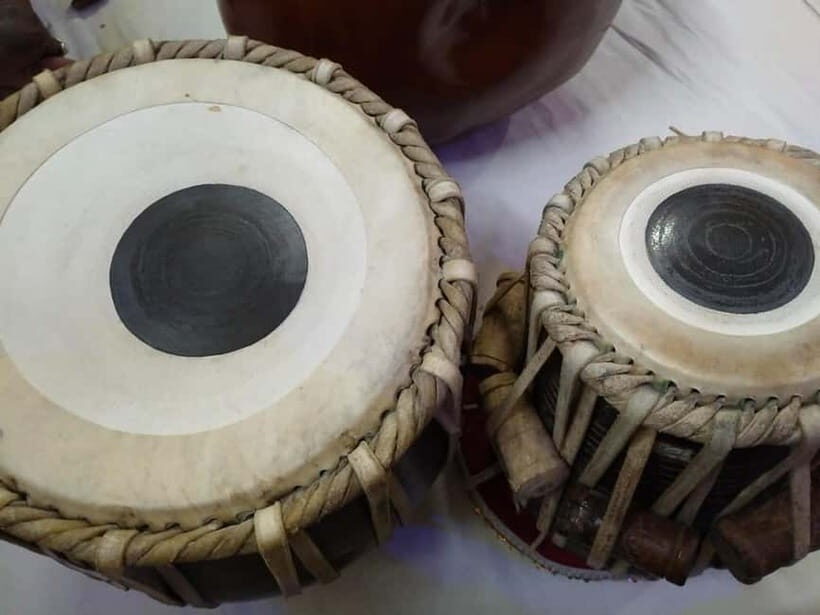 Varanasi: Music Lessons for Sitar, Tabla and Harmonium - Visiting the Instrument Shop