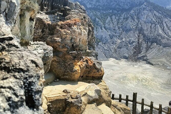 Volcano and Domas Crater of Hot Stony Bubble from Jakarta Lunch - FAQ: Your Questions About the Volcano and Domas Crater Tour