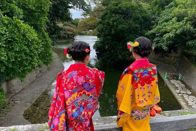 Walking around town in a kimono, you can choose your favorite kimono from the traditional Okinawan costumes "Ryuso", "Kimono", "Yukata" Hairset & Lipstick & Kimono & Rental FeeAll Comic Book - What Makes This Tour Special