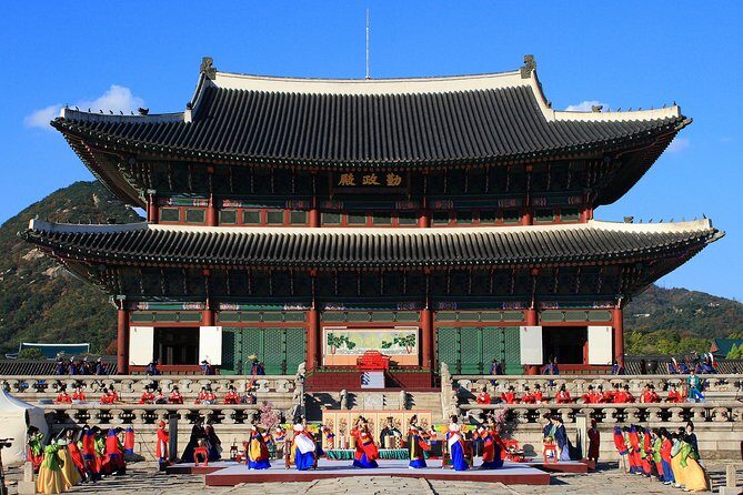Walking Tour with Gyeongbokgung Palace, Bukchon, Insadong - A Bite of Korea in Insadong