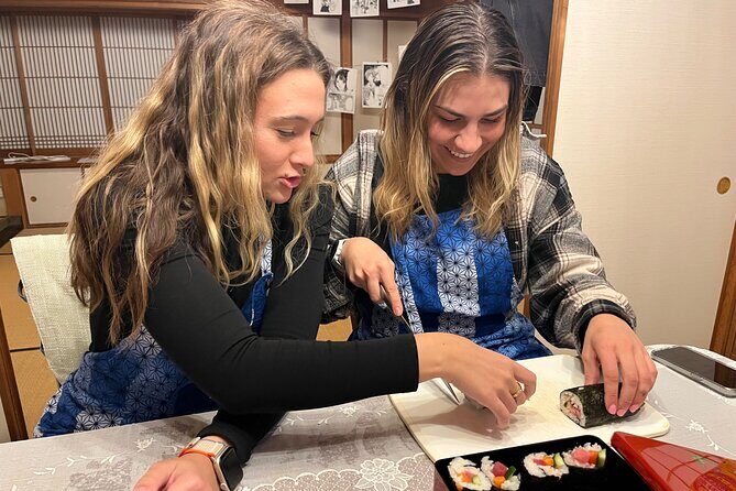 Yokohama: Sushi & Gyoza Cooking with Matcha & GreenTea Experience