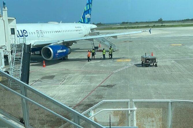 A "Private" Airport Transfer to any Resort in NEGRIL - What Travelers Can Expect