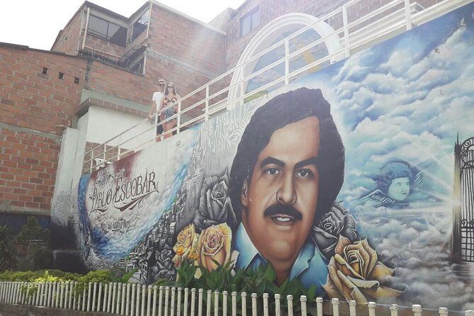 Advanced package Pablo Escobar tour including C13 and barrio PE aprox 8 hrs - FAQs