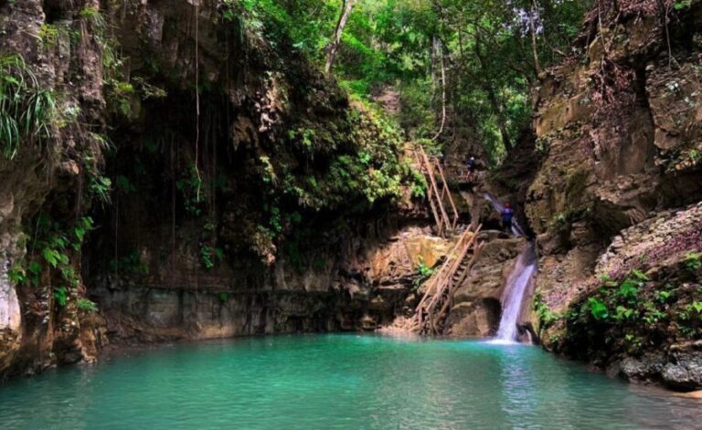 Amber Cove/Taino Bay: 7 Waterfall Tour with Swimming & Lunch - Lunch: Authentic Dominican Flavors