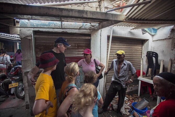 Bazuro Public Market - Market Stalls: A Tapestry of Flavors and Stories