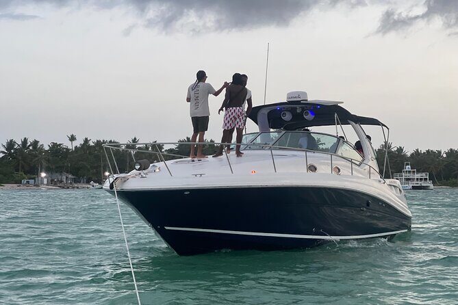 BBQ Luxury Yacht with Premium Bar and Snorkeling - Summary