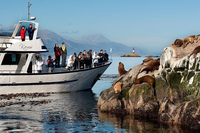 Beagle Channel Navigation with Minitrekking - The Experience of the Guides and Group