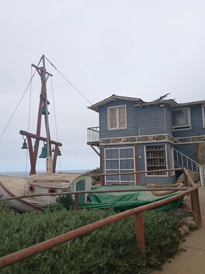 BLACK ISLAND AND CHILEAN WINE - Exploring the Details of the Black Island and Chilean Wine Tour