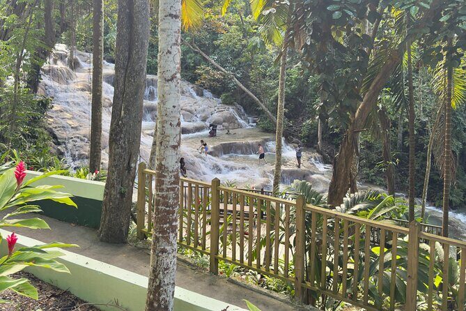 Blue Hole and Dunn's River Tour (Entrance Fees Not Included) - FAQ