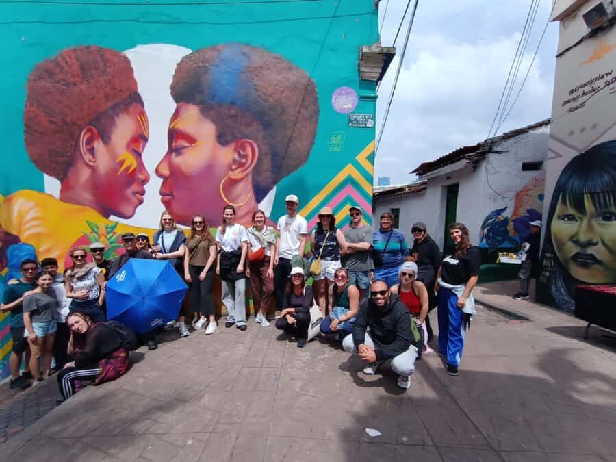 Bogotá: Graffiti Tour el mejor recorrido de arte urbano - Who Should Do This Tour?