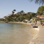 Buzios Day Trip with Lunch, City Tour and Cruise from Rio de Janeiro - Who Should Consider This Tour?