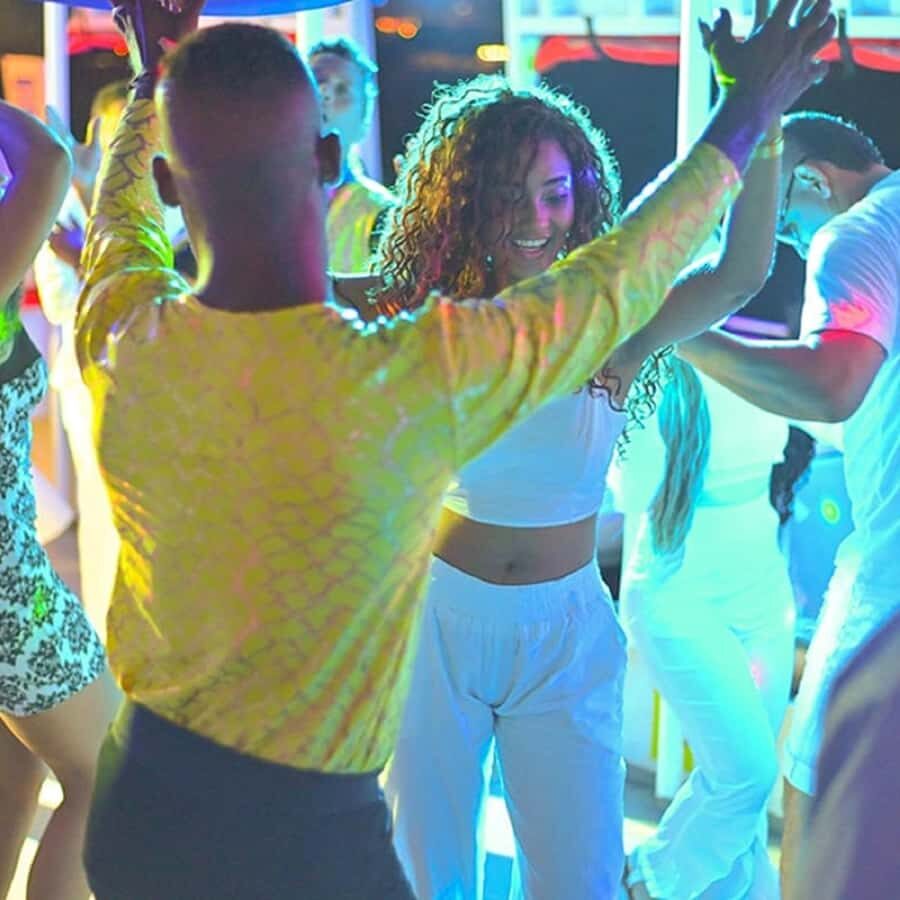 Cartagena: Buffet & party night,cocktails sailing in the bay - Authentic Experiences and Highlights