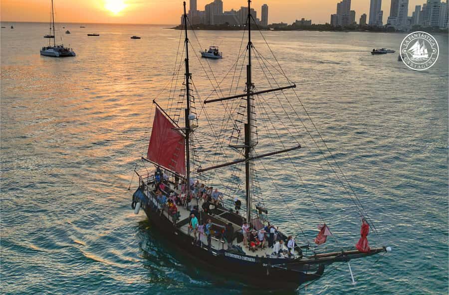 Cartagena, CO: Sunset Skyline Pirate Boat Tour with Drinks - What to Expect: A Breakdown