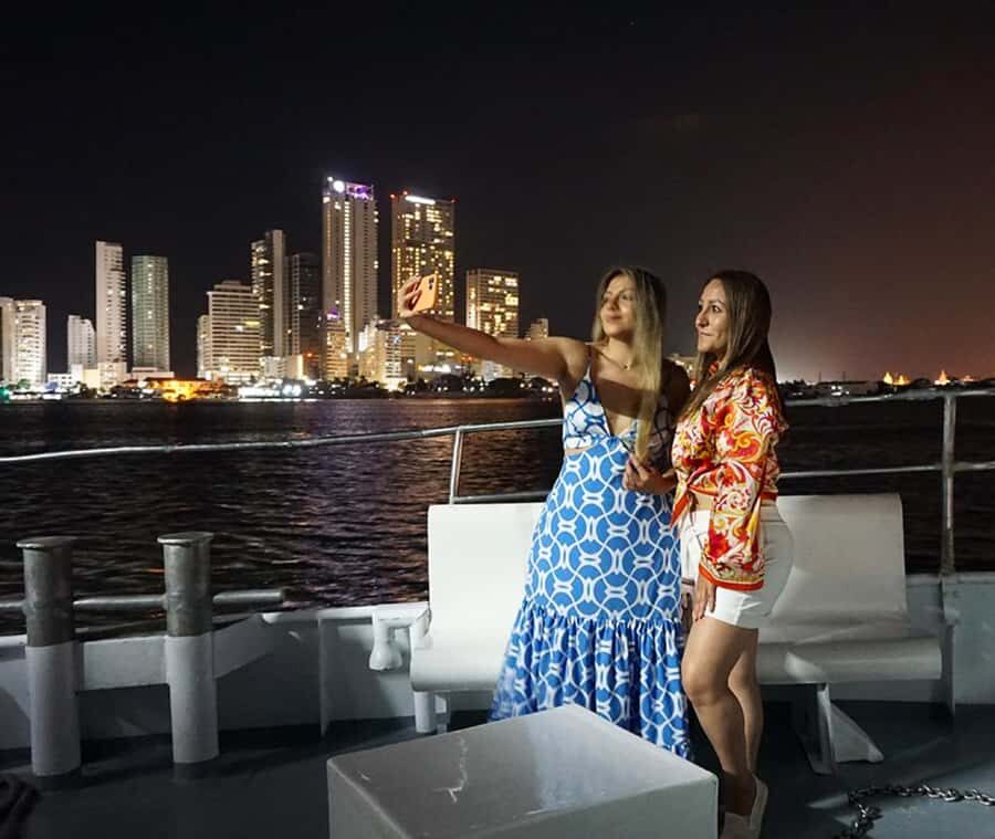 Cartagena: Dinner on a boat while you sail through the Bay - In-Depth Review of the Cartagena Bay Dinner Cruise