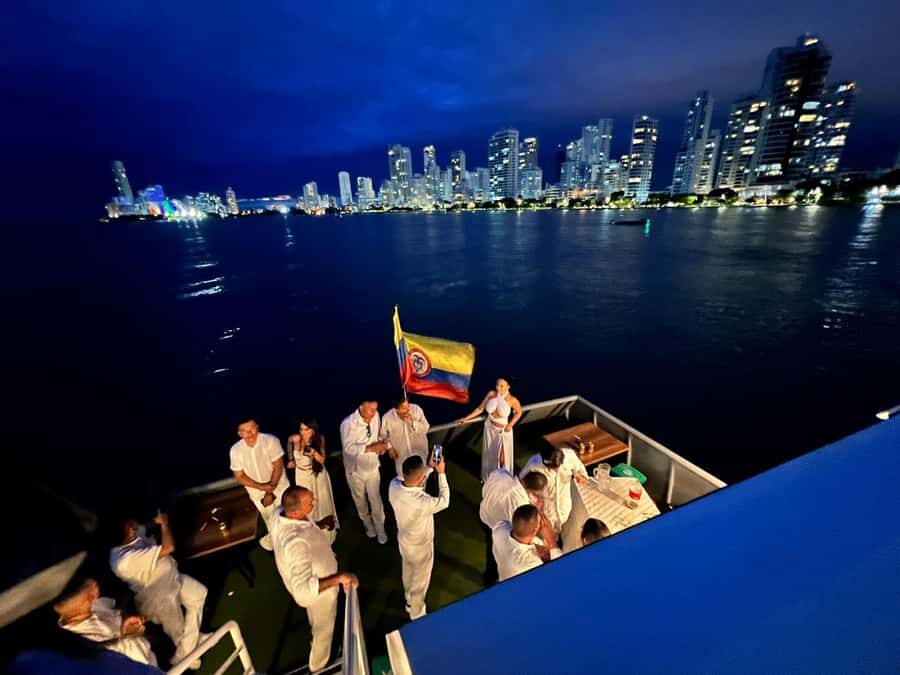 Cartagena: EXCLUSIVE SUNSET ON YACHT IN THE BAY WITH LIQUOR - The Itinerary in Detail
