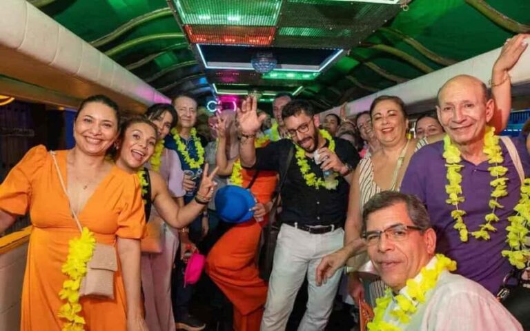 Colombian Rave Party Cartagena: Night party in authentic Colombian chiva with entertainer