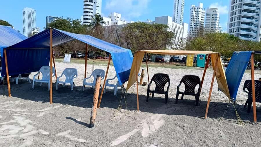 Cartagena: SUN TENT and CHAIRS on the Castillogrande beach - Why this experience offers good value