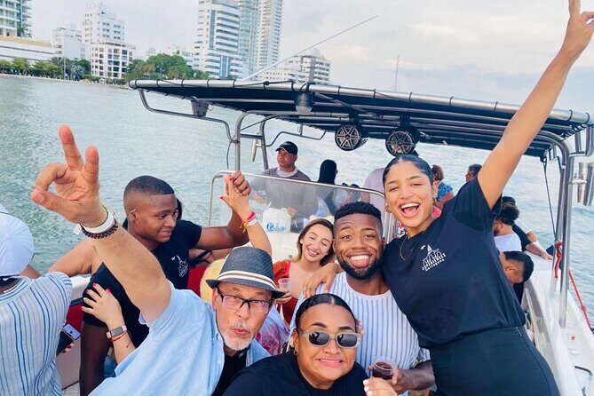 Cartagena:Sunset boat party Caribbean restaurant and Gethsemane tour - Who Should Book This Tour?