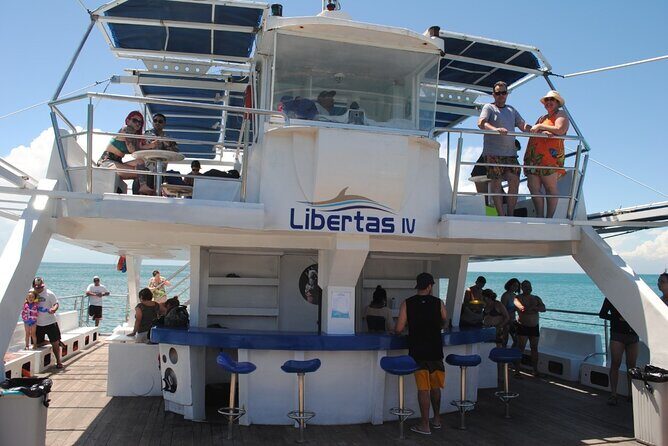Catamaran Boat Tour in Búzios - The Food & Drinks
