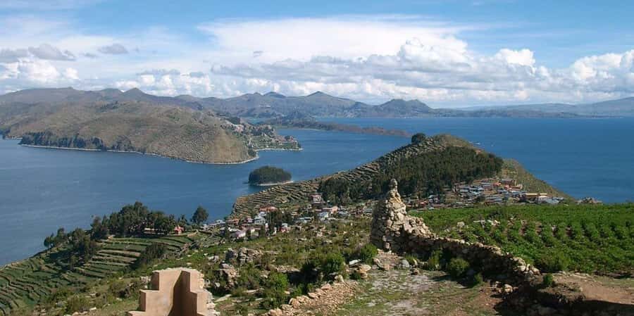 Catamaran on Lake Titicaca and visit to the Isla del Sol - A Deeper Look at the Lake Titicaca and Isla del Sol Tour