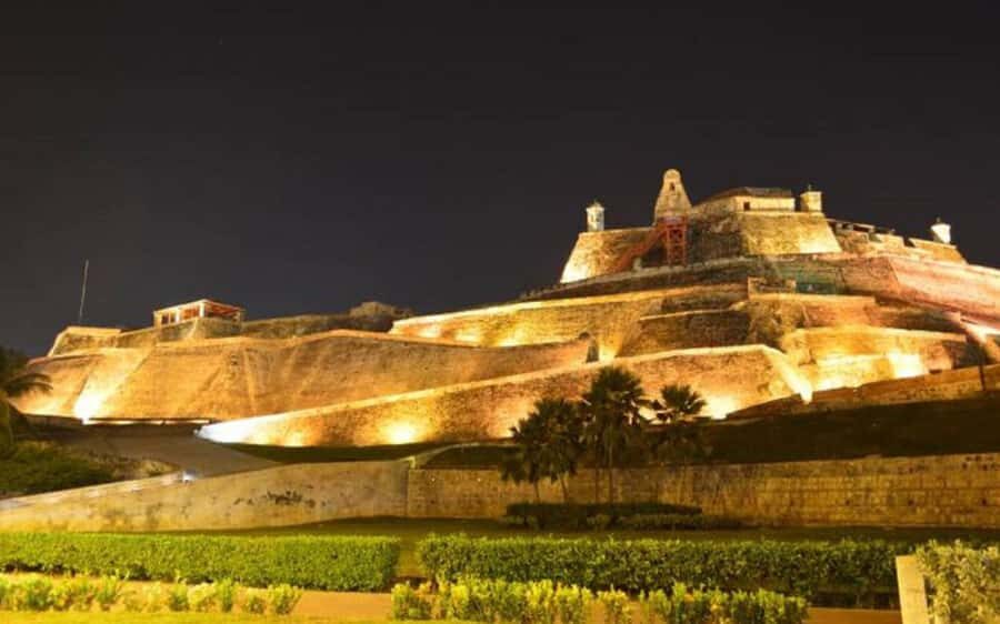 Chiva Rumbera: The party on wheels you should experience - Why the Chiva Rumbera Stands Out