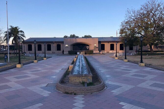 City Tour And Wines With Lunch - Wine and Lunch at a Local Winery