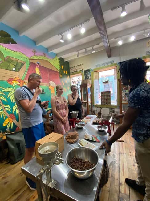 City Tour in vintage model T replica - A Closer Look at the Vintage Model T City Tour