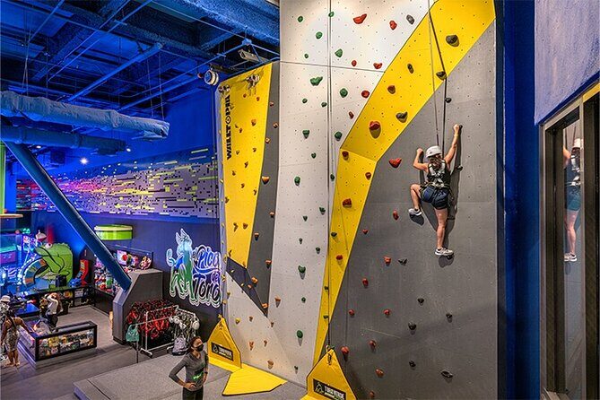 Climbing on Pico del Toro, the largest wall in the Caribbean toroverde Urban Park - What Makes This Climbing Experience Special?