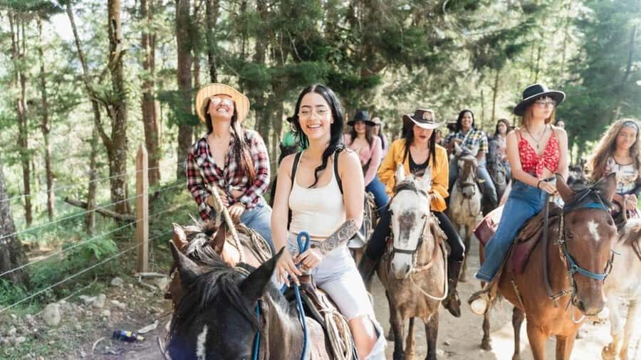 Copacabana Horseback Ride ALL INCLUSIVE - Medellín - What Makes This Tour Stand Out?