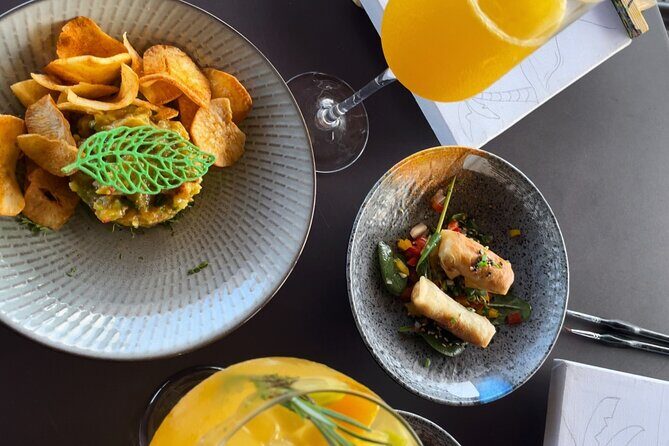 Curaçao Sip & Paint at Fine Dining Venue with Unlimited Cocktails - Who Should Consider This Tour?