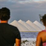 Discover and Explore the Salt Works and Slave Huts in Bonaire - Visiting the White Slave Huts: A Poignant Reminder