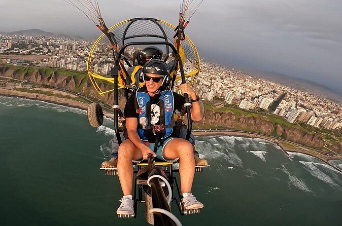 Fly paragliding along the coast of Lima - FAQs About Lima Paragliding Tour
