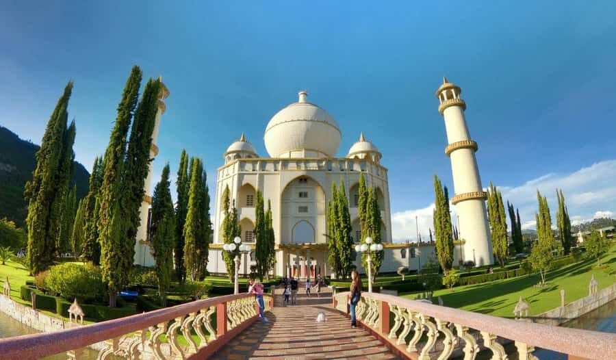 From Bogota: Jaime Duque Park and zoo with ticket included - The Experience in Practice