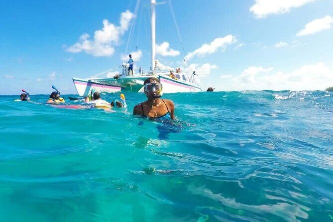 Full Day All Inclusive Sail & Snorkel with Turtles in Rose Island