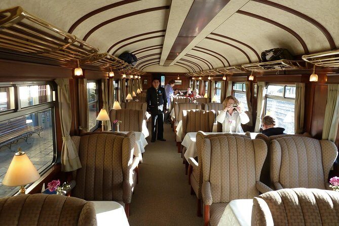 Full day: Luxury train from Cusco to Puno - Dining and Entertainment