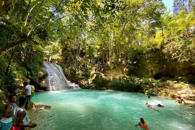 Full-Day Tour to the Blue Hole and Dunn's River Falls