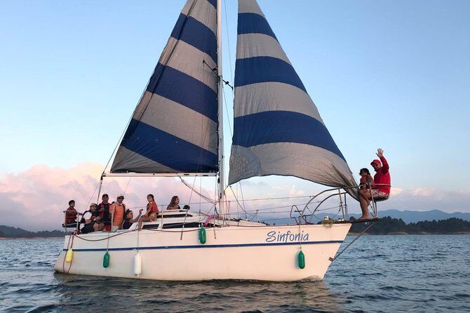 Go Sailing Guatape - The Stops and Sights