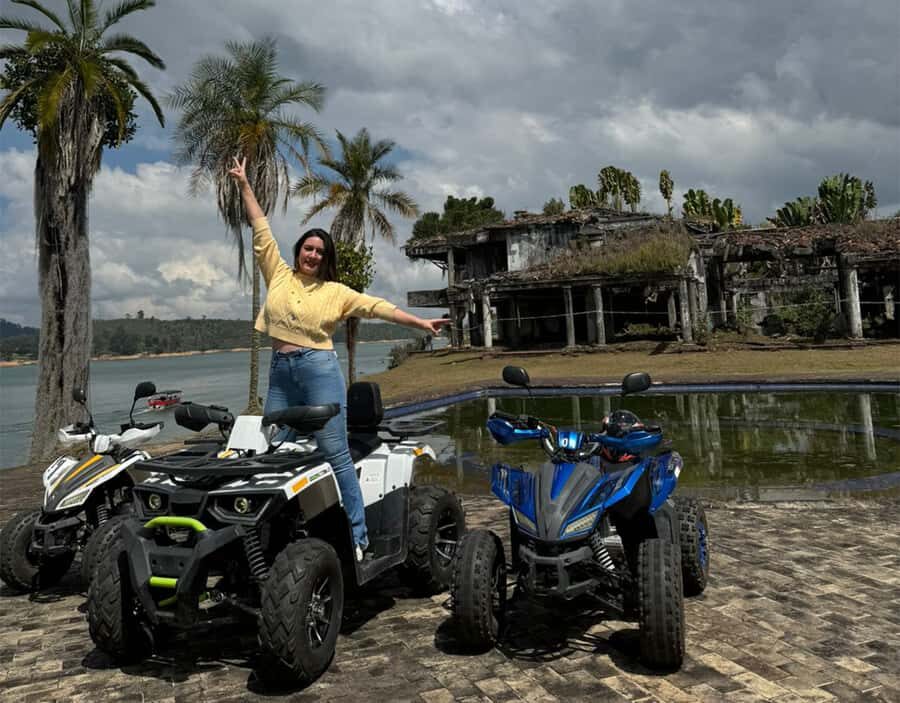 Guatapé Tour by Chiva + Visit to Pablo Escobar's Hacienda - Practical Tips for Your Trip