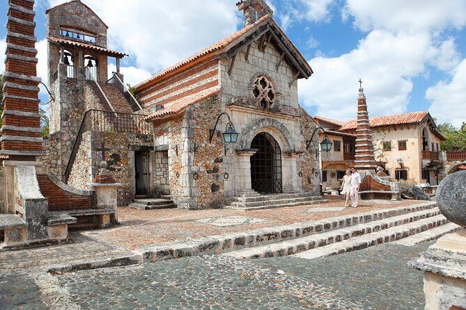 Guided Tour of Maravillas Caves Altos de Chavon and Cigar Factory - An In-Depth Look at the Tour Experience